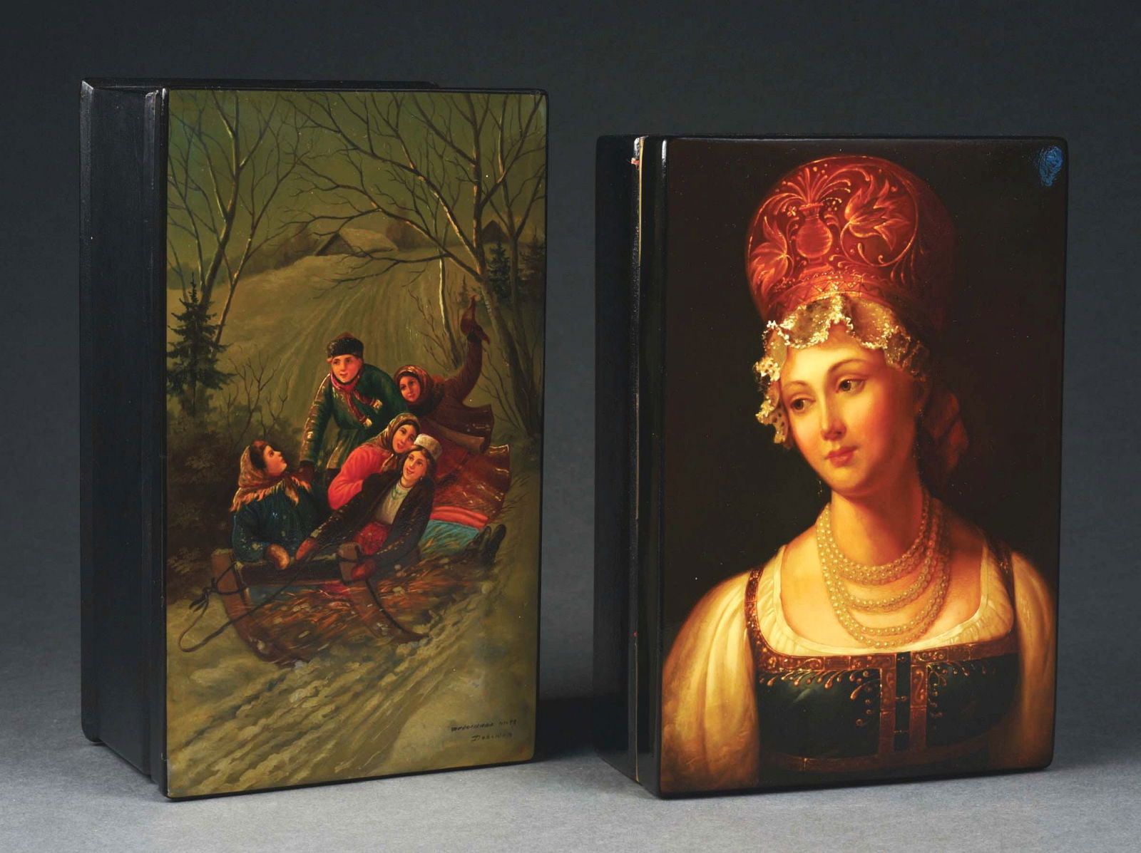LOT OF 2: RUSSIAN FEDOSKINO BLACK LACQUER PAPIER-MÂCHÉ HAND-PAINTED BOXES. (1 of 5)