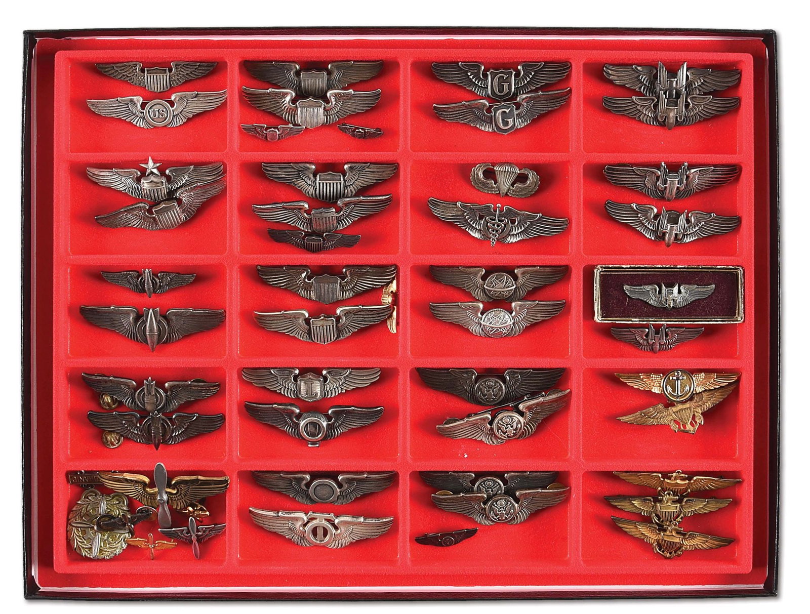 LARGE LOT OF PRE-WWII-POST WWII AVIATOR WINGS.: Nice offering of World War II era US Army Air Corps and Naval Aviator wings. Quite the variety, with examples for command pilots, pilots, aircrewman, gunners, navigators, bombardiers, flight surgeons,