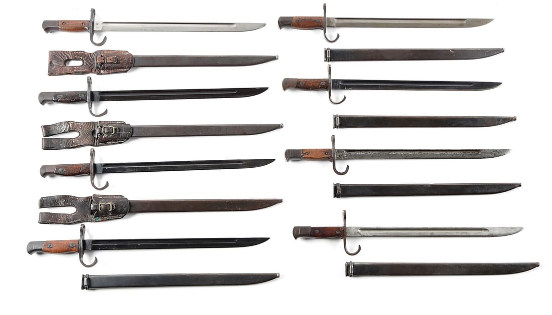 LOT OF 8: JAPANESE WWII TYPE 30 ARISAKA BAYONETS.: Lot consists of: (A) Japanese Type 30 Arisaka bayonet manufactured by an unknown company under Kokura supervision with scabbard and leather frog. (B) Japanese Type 30 Arisaka bayonet manufactured by N