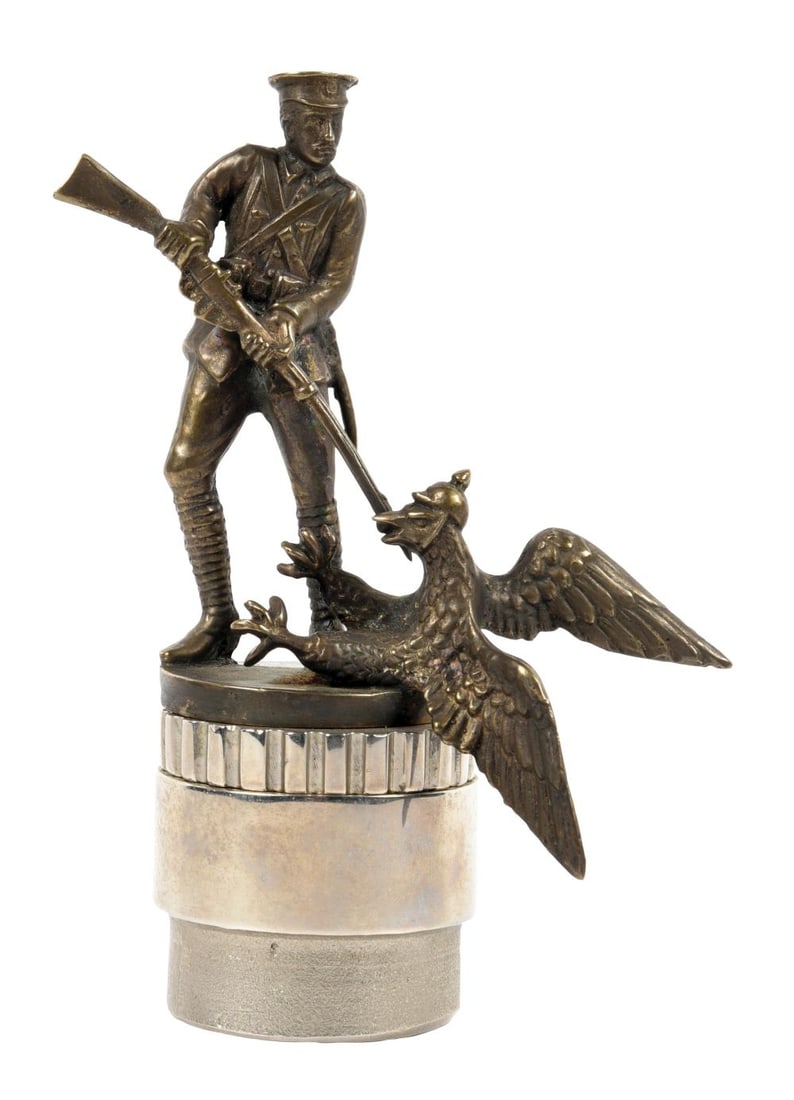 SOLDIER W/ EAGLE DECORATIVE AUTOMOBILE HOOD ORNAMENT. (1 of 5)