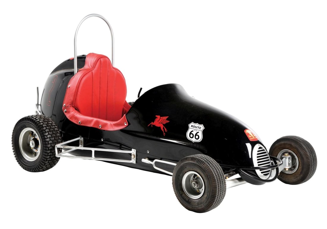 RESTORED CHILDRENS MIDGET RACE CAR. (1 of 5)