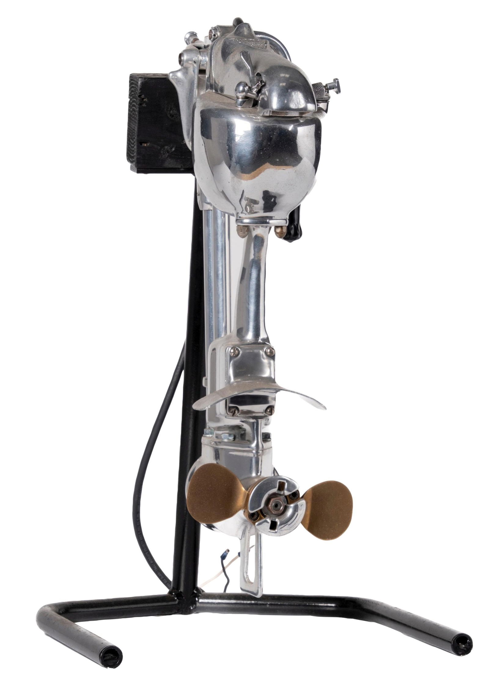 CLARKE OUTBOARD MOTOR. (1 of 6)