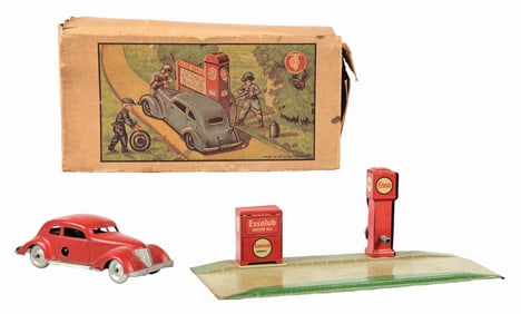 GERMAN TIPPCO TIN LITHO WIND-UP CAR W/ SOESSO PETROL STATION IN ORIGINAL BOX
