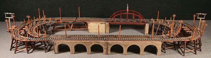 LOT OF 41: VARIOUS TRESTLE TRAIN MARKLIN TRACK SETUP