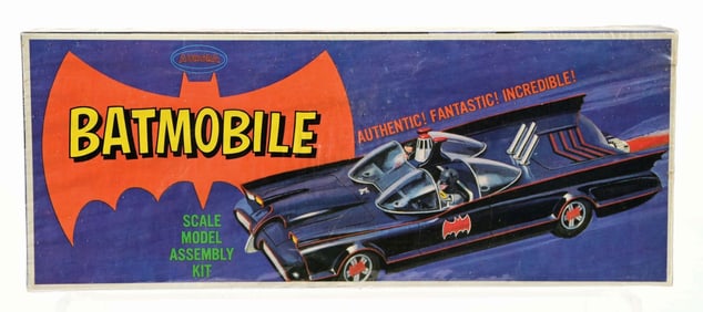 AURORA BATMOBILE SCALE MODEL ALL PLASTIC ASSEMBLY KIT IN ACRYLIC CASE