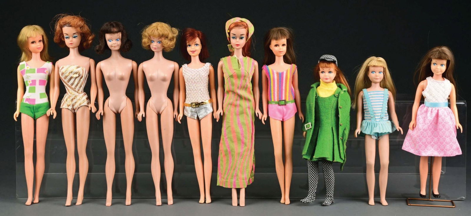 LOT OF 10 VINTAGE BARBIE DOLLS W/ ACCESSORIES (1 of 3)