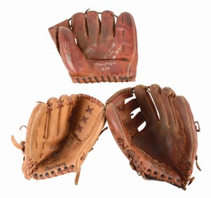 LOT OF 3: VINTAGE 1950S & 1960S WILLIE MAYS BASEBALL GLOVES