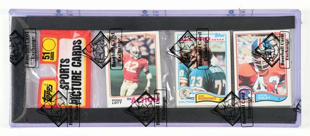 1982 TOPPS FOOTBALL SPORTS PICTURE CARDS PACK