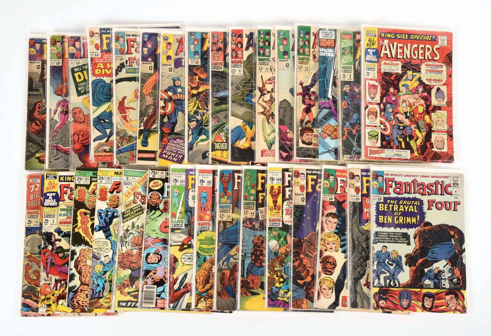 LOT OF OVER 30 VARIOUS FANTASTIC FOUR & AVENGERS COMIC BOOKS (1 of 1)