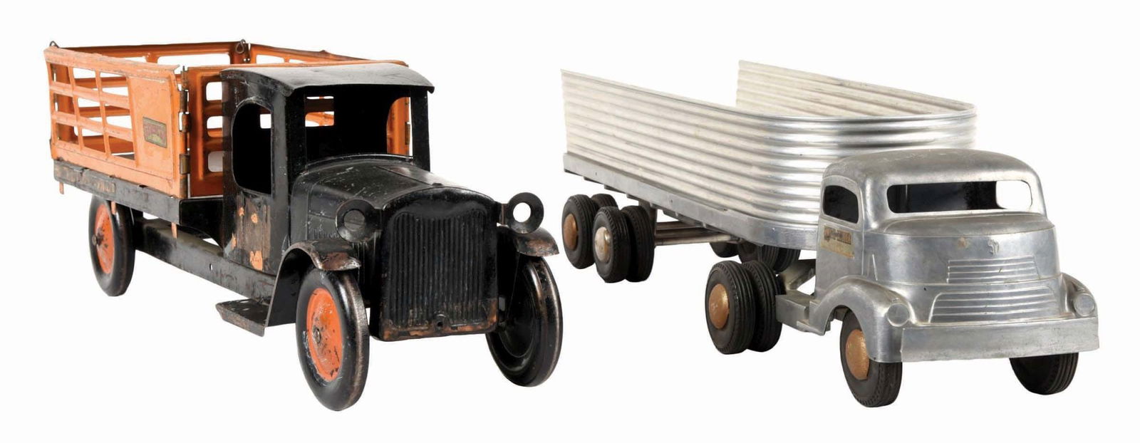 LOT OF 2: STRUCTO 1930S STAKE BED 20" PRESSED STEEL & SMITH MILLER 1950S 23" FLATBED (1 of 3)