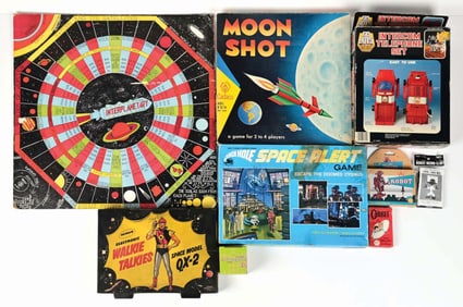 LOT OF 9: VARIOUS VINTAGE & CONTEMPORARY SPACE & ROBOT RELATED ITEMS