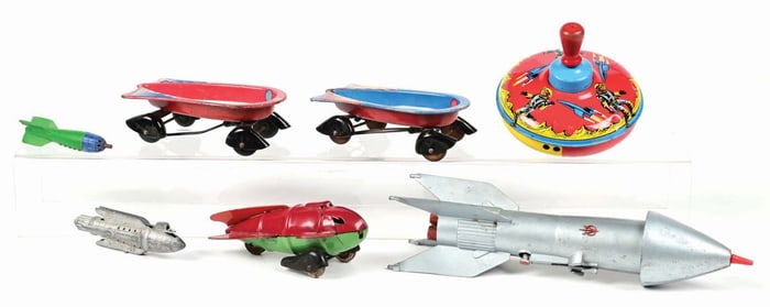 LOT OF 7: VARIOUS SPACE-RELATED TOY ITEMS