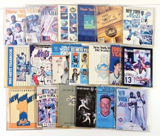LOT OF 20: VARIOUS NY METS VINTAGE 1980S & 1990S YEARBOOKS