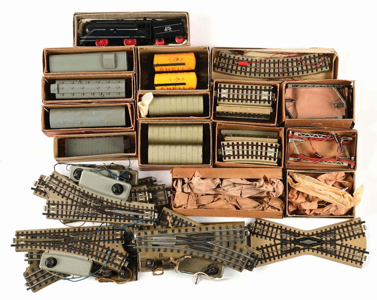 LOT OF 16: MARKLIN EARLY 1950S TRAINS, SIGNALS & TRACK (1 of 2)