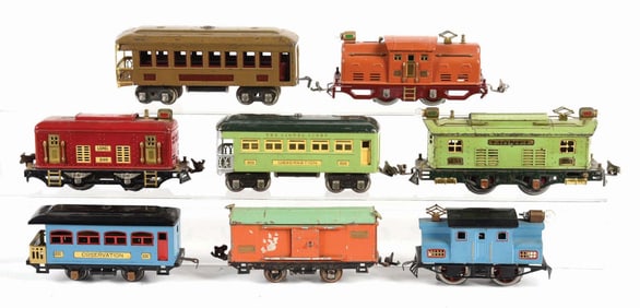 LOT OF 8: PRE-WAR O-GAUGE ELECTRIC LOCOMOTIVE & ASSORTED ROLLING STOCK
