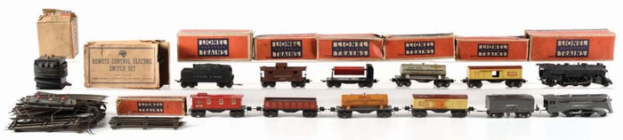 GROUP OF 2 LIONEL PRE-WAR SETS