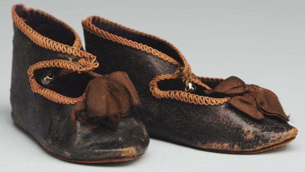 Antique Jumeau Doll Shoes.: Size 8 fully marked on soles “8 Bébé Jumeau Depose” for size 8 doll, in dark leather with brown silk toe ornaments and buttons in tact. Some wear but no breaks. Condition (Very Good).