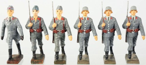 Lineol Luftwaffe Marching Group.: Includes six figures, two with face touchup. Condition (Good - Excellent).