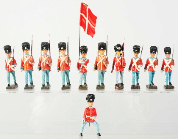 Lineol Danish Guard Marchers with Flagmen.: Includes 11 figures. One early special finish is a Danish guard. No horse for rider. Condition (Excellent - Near Mint).