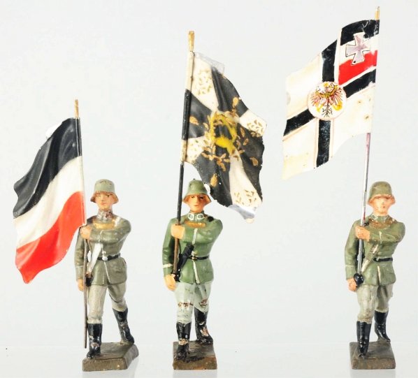 Lineol 7cm German Army Flagmen.: Three different tin flags. One flag has wear. Cracks and one repaired neck. Condition (Good).