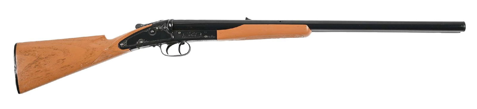 DAISY MODEL 21 DOUBLE BARREL AIR RIFLE: Manufactured from 1968 to 1972. It features a break action, a ribbed barrel with sights, checkered plastic stocks and double triggers. Engraved receiver. CONDITION: Very good, with scratches to the un