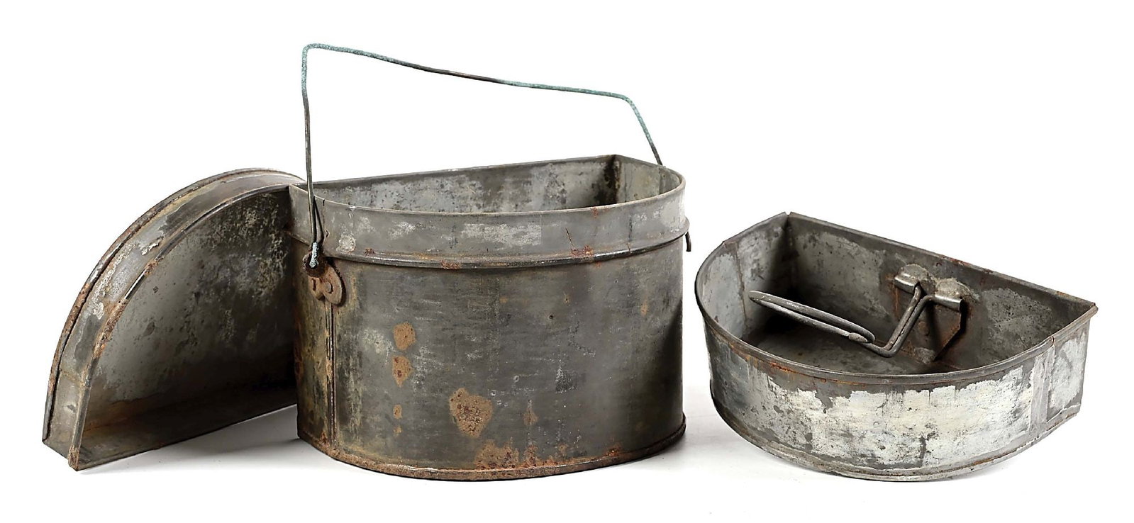 NAPOLEONIC ERA BRITISH ARMY D-SHAPED MESS TIN.: An early 19th century British Army mess tin of the type adopted by some British regiments by 1812 and which had almost universal army usage by the 1820s and used through the mid-19th century, with onl