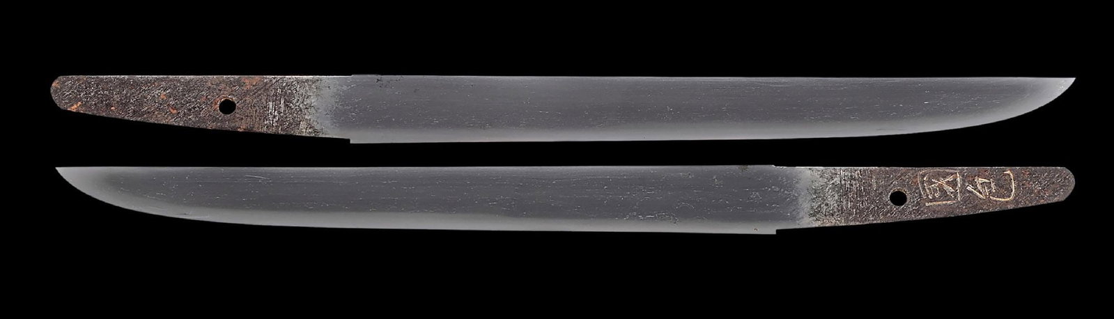 JAPANESE TANTO IN FABULOUS JAPANESE CHERRY KOSHIRAE, SIGNED KUNIKANE.: 25cm (approx. 9 - 13/16") nagasa of classic hira zukuri form. Suguha (straight) hamon with an abundance of nie activity, including inazuma and sunagashi. Boshi with a surplus of hakikake, almost kaen.