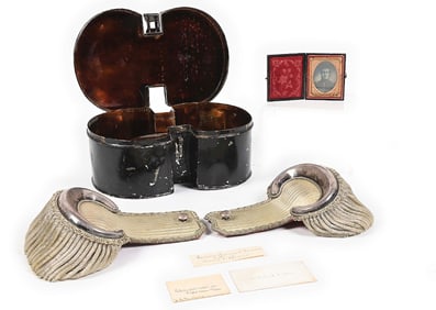 IDENTIFIED MEXICAN WAR OFFICER’S EPAULETS AND PHOTO, 9TH US INFANTRY