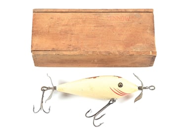 HEDDON 302 HIGH FOREHEAD DOWAGIAC SURFACE MINNOW IN WHITE IN WOOD BOX
