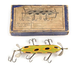 ZACHARY TURNER’S CASTING BAIT IN FROG-BACK WITH RARE PICTURE BOX