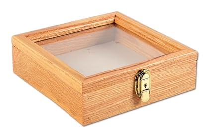 SMALL OAK DISPLAY CASE IN EXCELLENT CONDITION