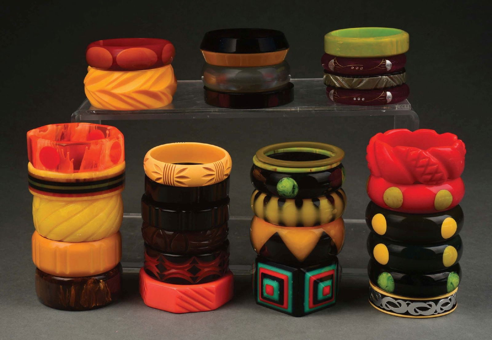 COLLECTION OF 33: VARIOUS VINTAGE BAKELITE BRACELETS (1 of 2)