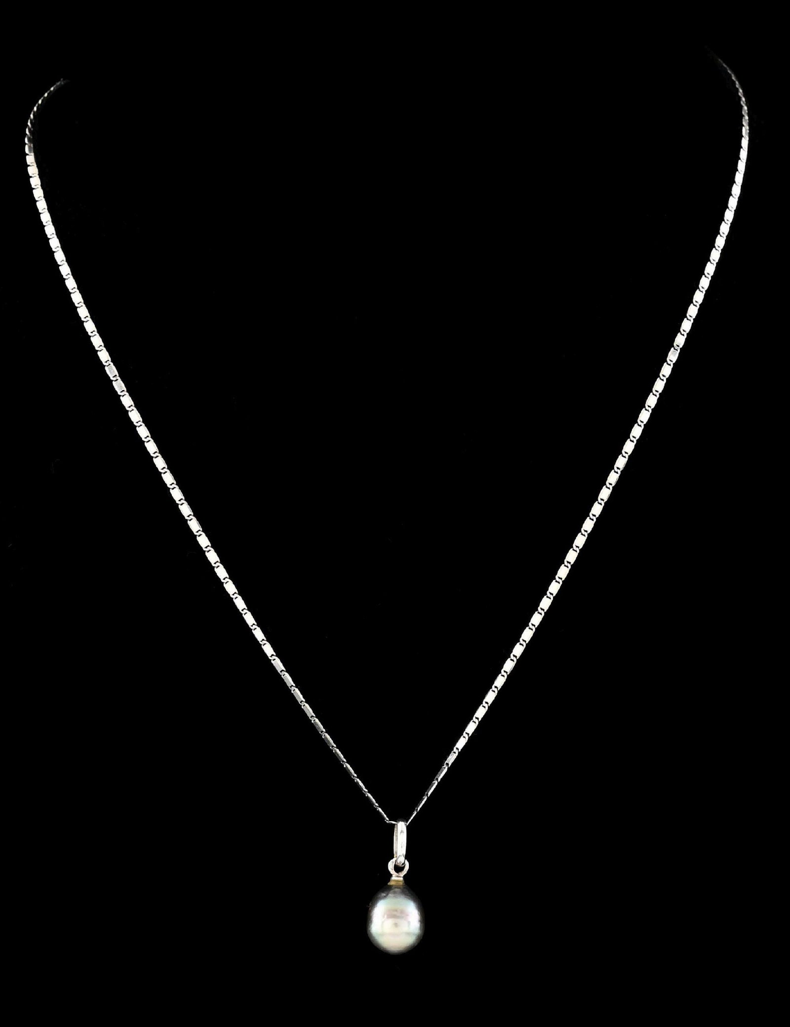 18K WHITE GOLD GREY TAHITIAN PEARL SOLITAIRE NECKLACE: Ladies' 18k white grey tahitian pearl drop pendant and chain. Marked "750" on clasp. Pearl measures approximately 9mm in diameter. Chain length measures 18". Gross weight is 4.2 grams. Accompanied by 