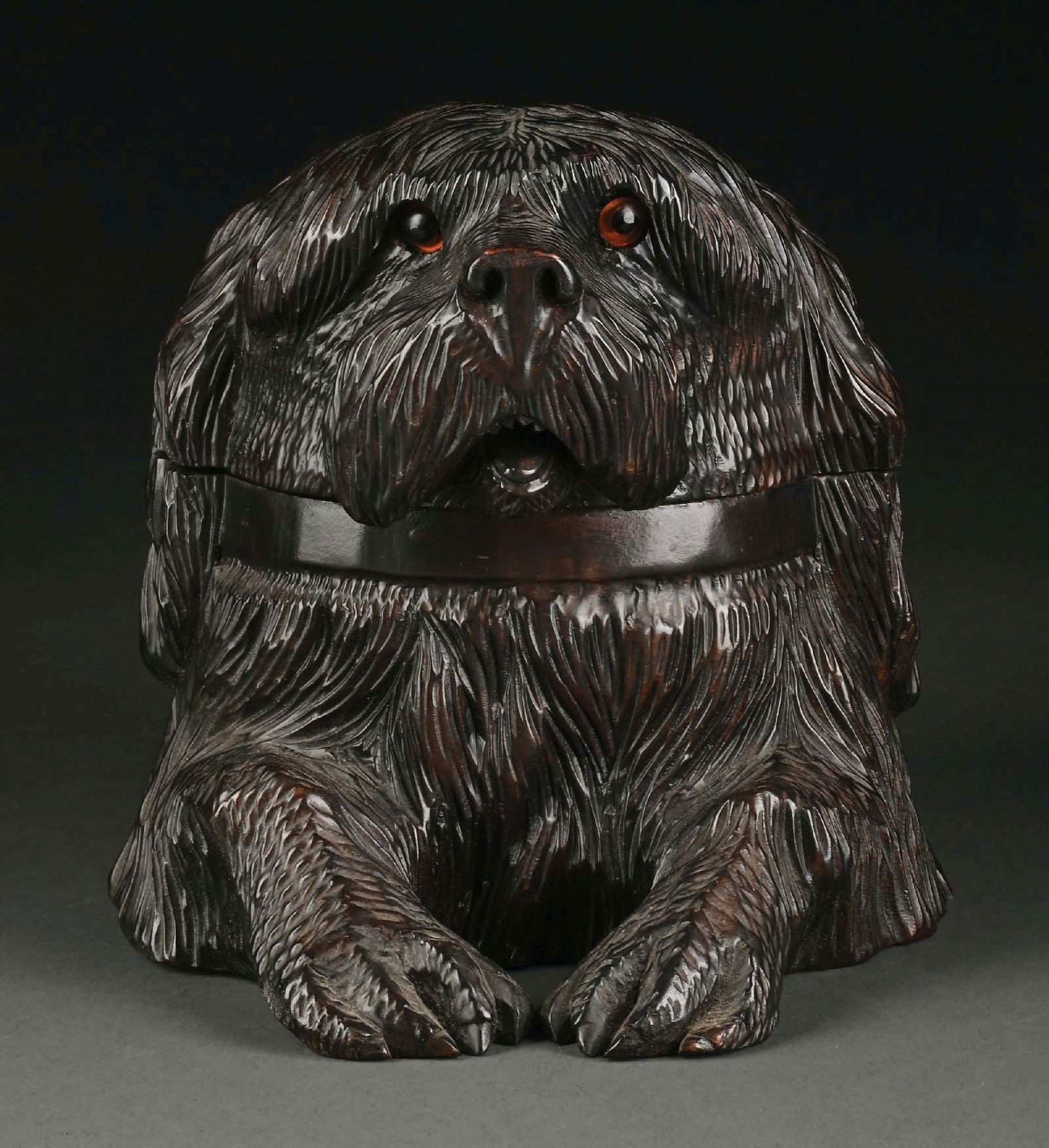 BLACK FOREST DOG TOBACCO HUMIDOR (1 of 6)