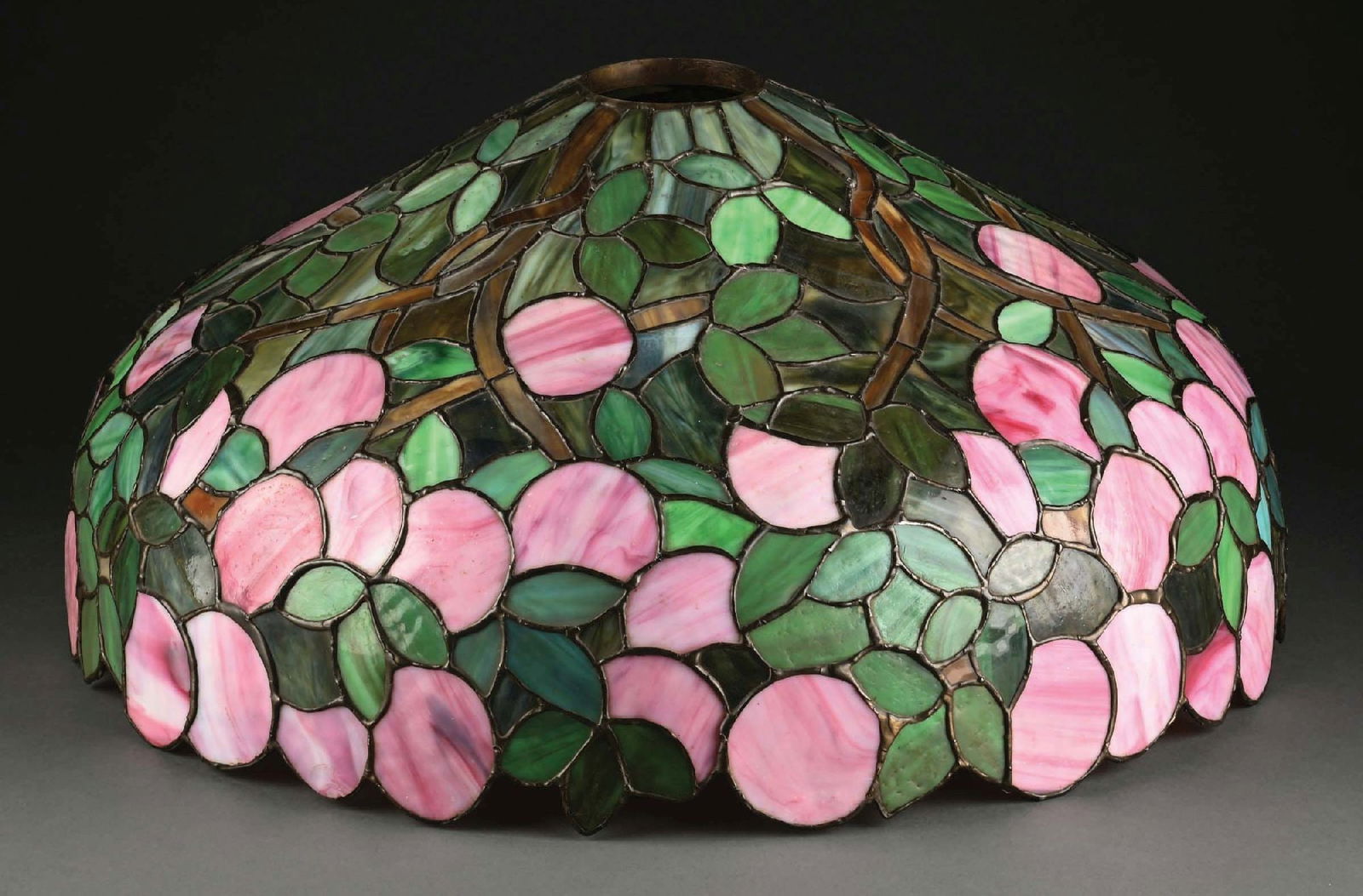 CINCINNATI IRONWORKS SNOWBALL LEADED GLASS LAMP SHADE (1 of 4)