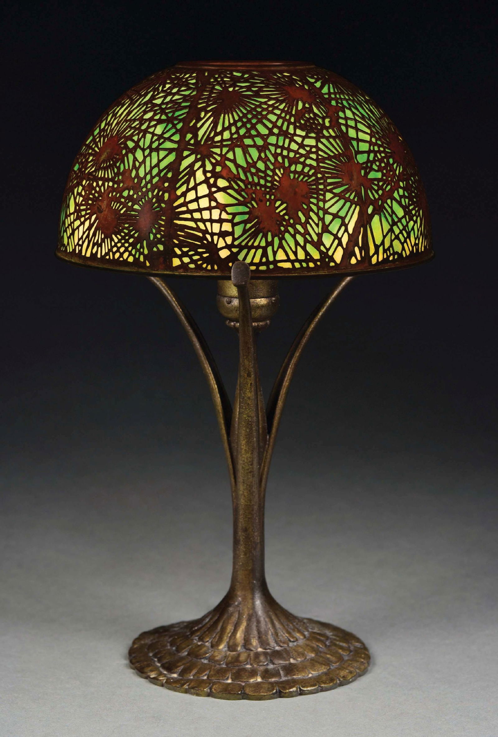 TIFFANY STUDIOS PINE NEEDLE OVERLAY DESK LAMP (1 of 9)