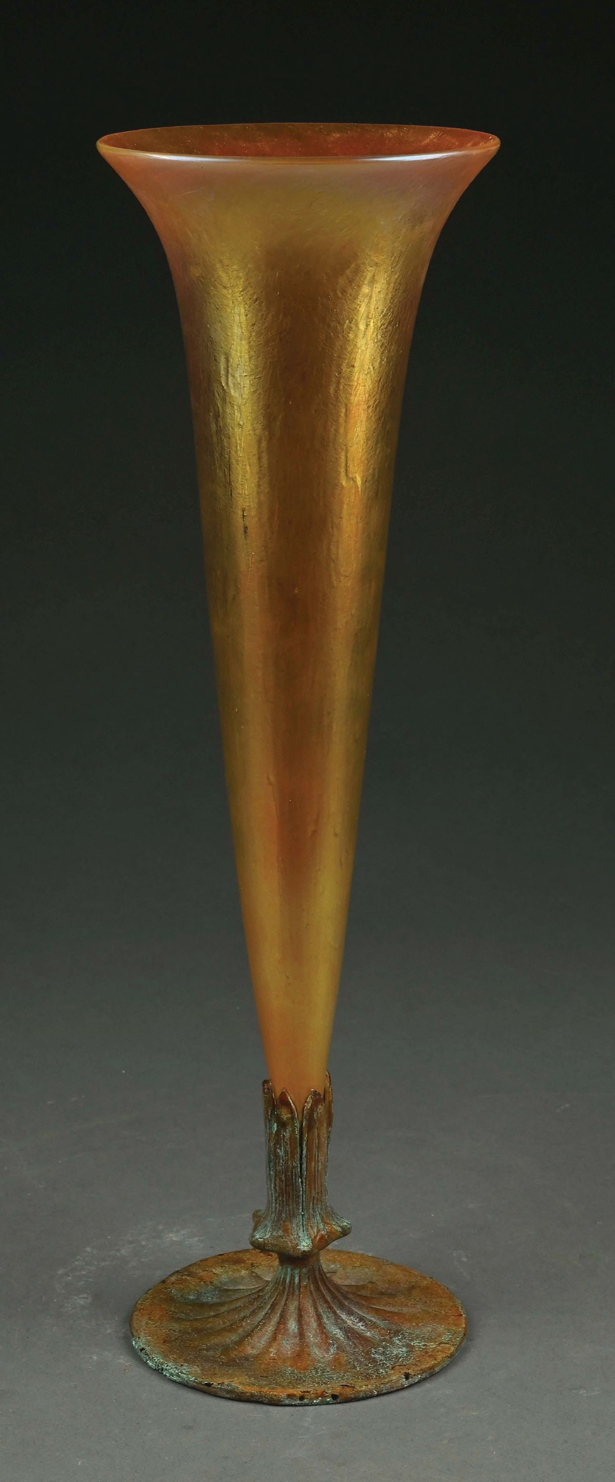 LUNDBERG STUDIOS ART GLASS VASE WITH BRONZE BASE (1 of 6)