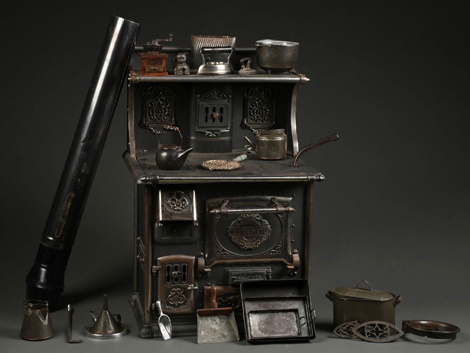 EARLY QUICK MEAL SALESMAN SAMPLE STOVE & ACCESSORIES (1 of 6)