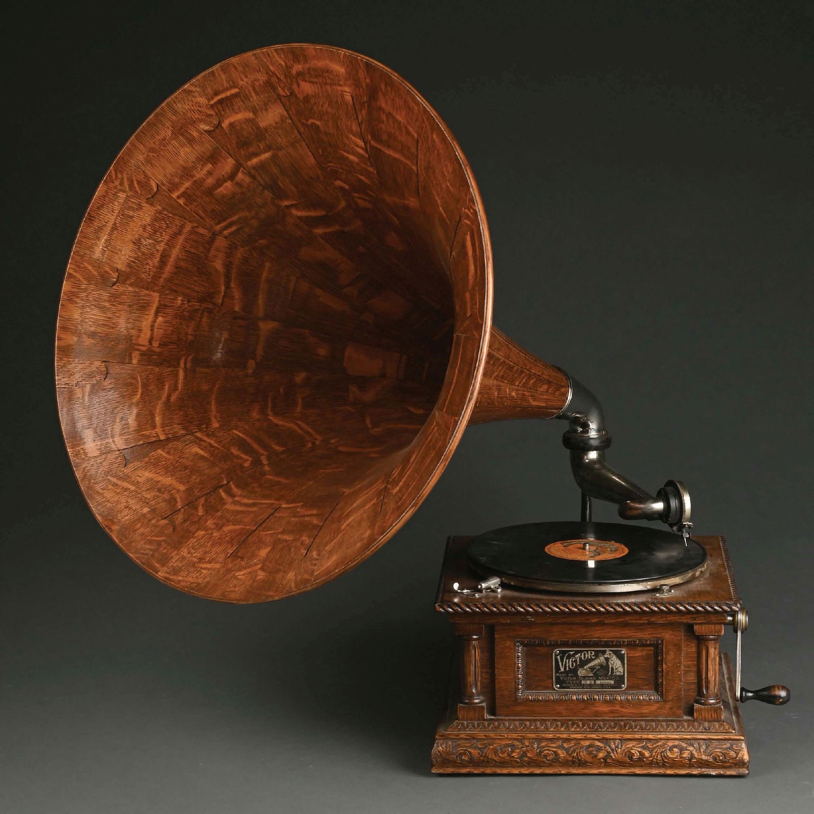 VICTOR TALKING MCH. CO. MODEL MS PHONOGRAPH WITH WOOD HORN (1 of 6)