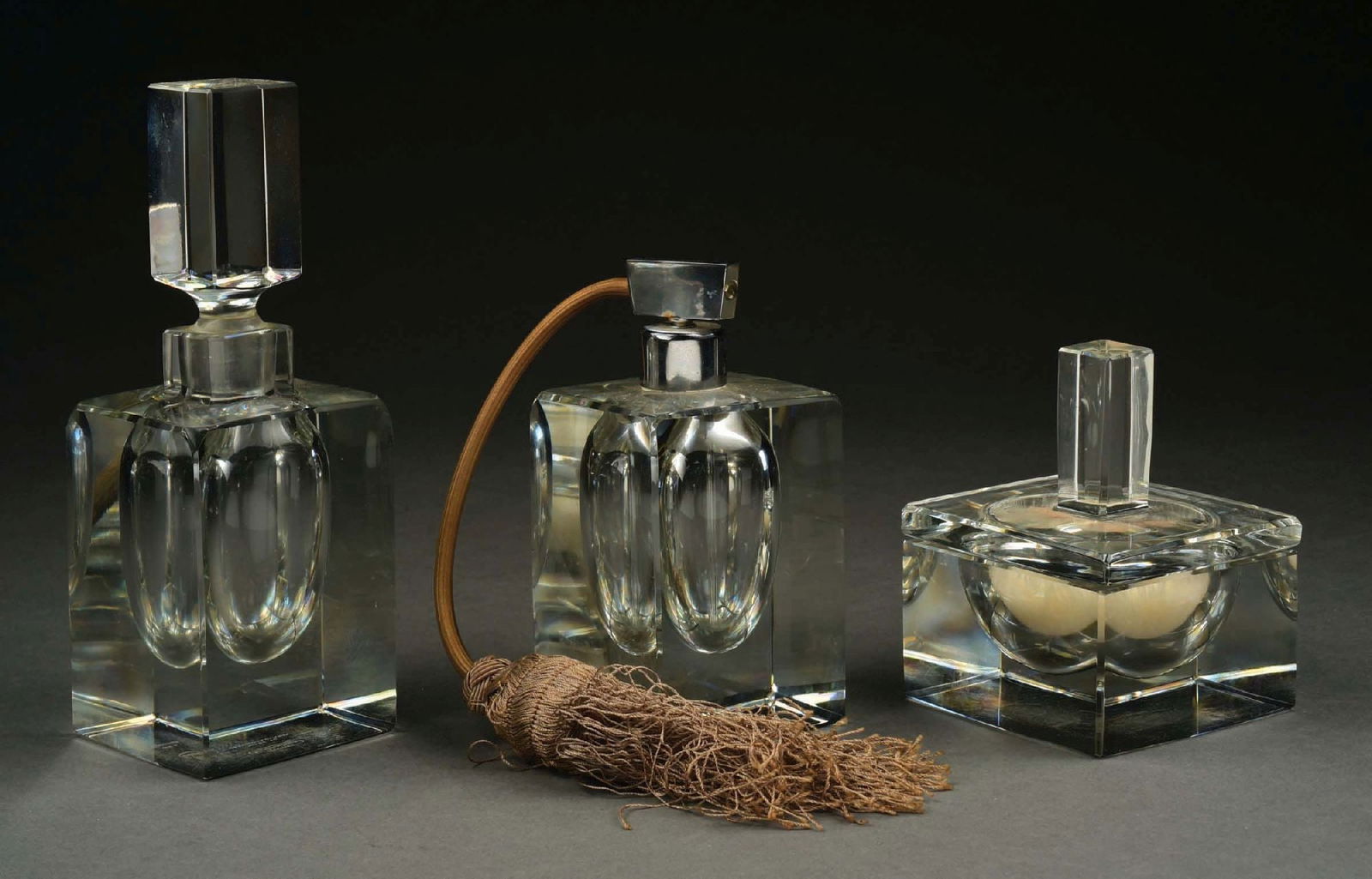 MOSER 3-PIECE PERFUME VANITY SET (1 of 5)