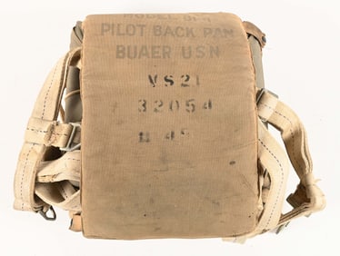 US WWII NAVY PARACHUTE HARNESS ASSEMBLY.