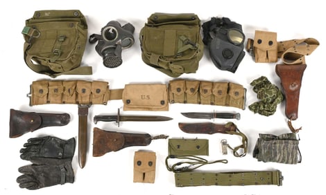 LOT OF 14 PIECES OF US WWII ERA FIELD GEAR.