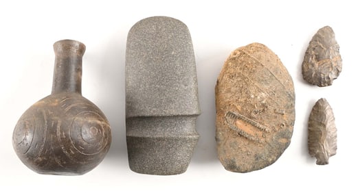 LOT OF NATIVE AMERICAN ARTIFACTS.
