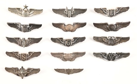 LOT OF US WWII ERA AVIATOR WINGS.