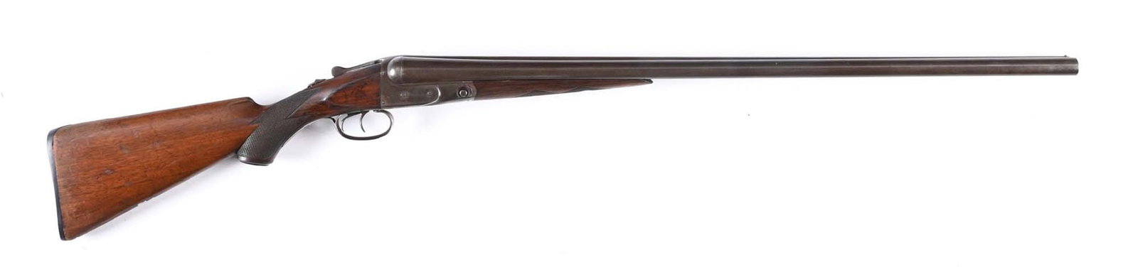 (C) PARKER VH GRADE SIDE BY SIDE 12 GAUGE SHOTGUN.: Built in 1907. Matching numbers. Features a lightly engraved boxlock, double triggers, blued barrels with single bead front sight, maker legend on matted rib, and extractors. The walnut stock has a ch