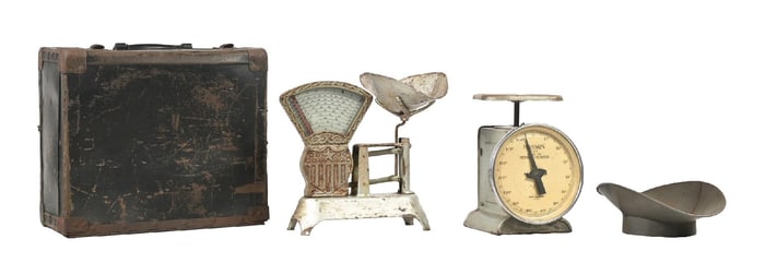 PAIR OF VINTAGE SCALES