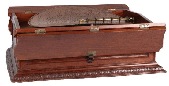 REGINA CASKET STYLE MUSIC BOX PLAYING 20-3/4" DISCS