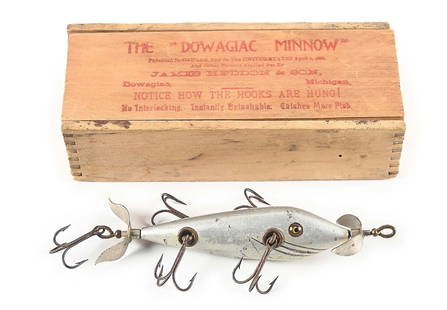 HEDDON HIGH FOREHEAD 153 MINNOW IN BOX: Early 1905 model with extra-long, sweeping black gills over beautiful Aluminum paint. Two belly weights, both of which are exposed. The finish does show a bit of wear and this Very Good Plus minnow di