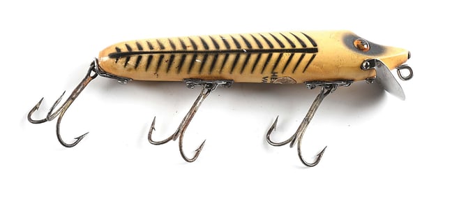 UNCATALOGUED WHITE & BLACK SHORE HEDDON VAMP