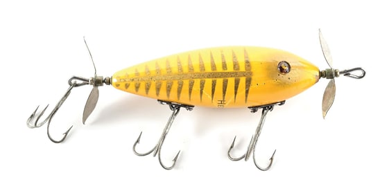 HEDDON DOWAGIAC SURFACE MINNOW IN YELLOW SHORE